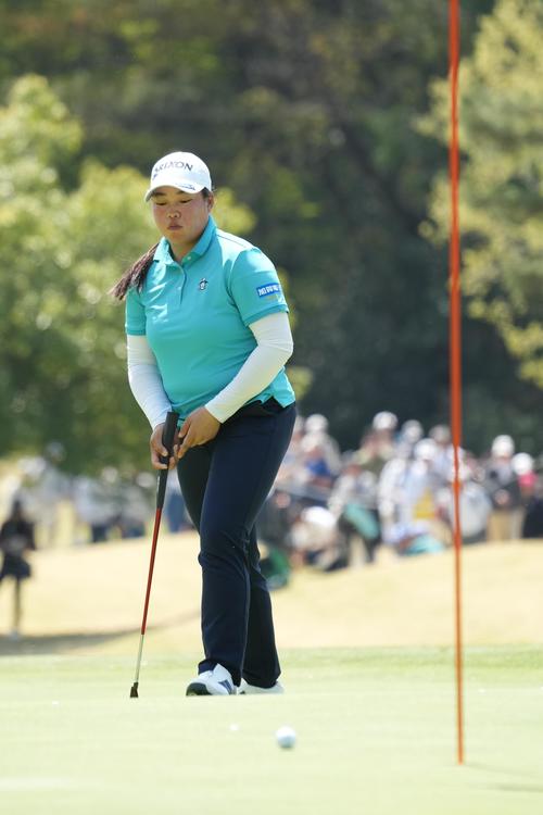 8番、パーパットを逃す入谷（撮影・小沢裕）