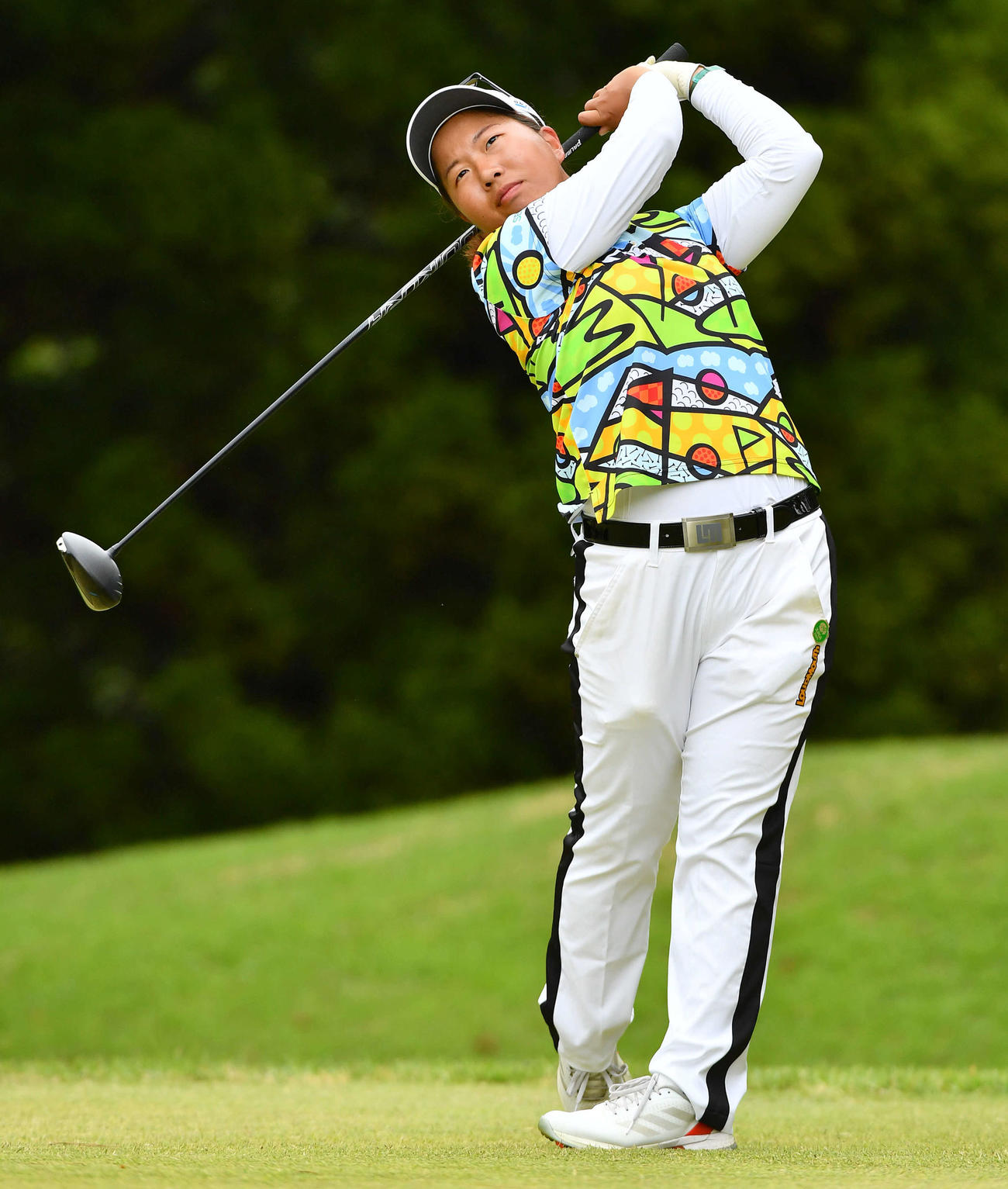 バンテリンレディス第1日　2番、ティーショットを放つ徳永歩（撮影・岩下翔太）