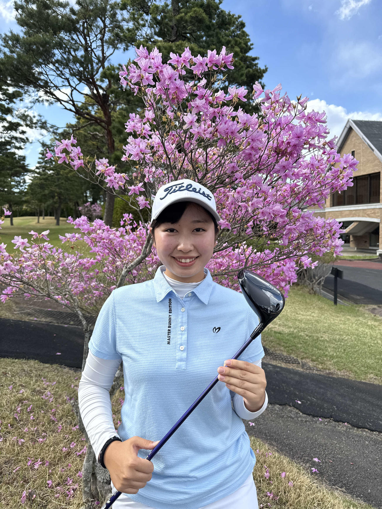 練習ラウンドを終えて取材に応じる山田翠咲