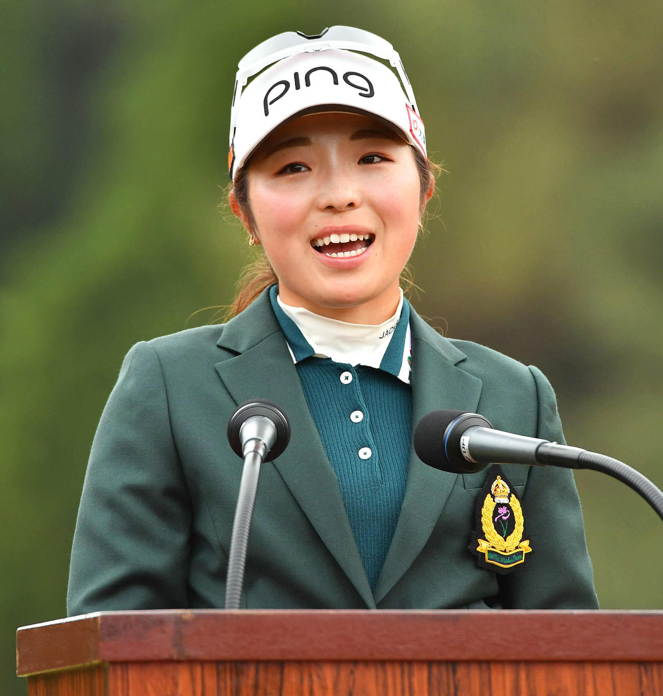 表彰式で優勝スピーチを行う佐久間（撮影・岩下翔太）