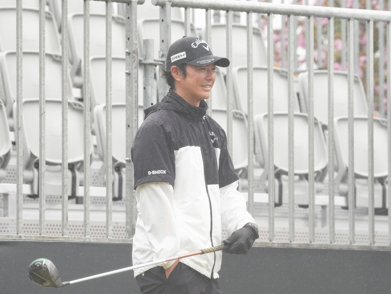 プロアマ戦で笑顔を見せる石川（撮影・足立雅史）
