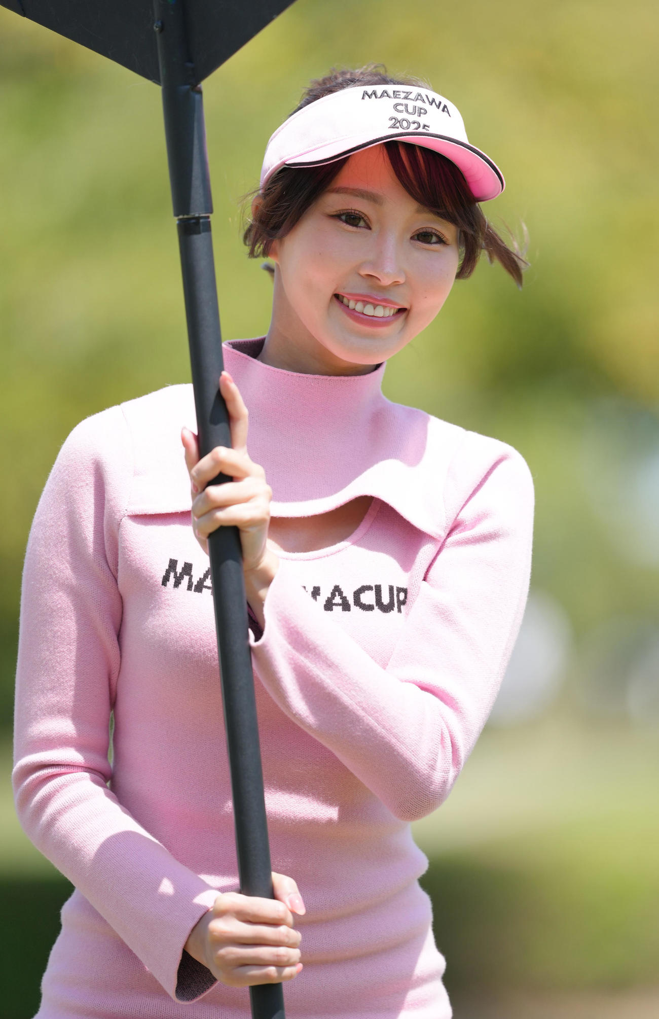 大会を盛り上げるラウンドガール（撮影・足立雅史）