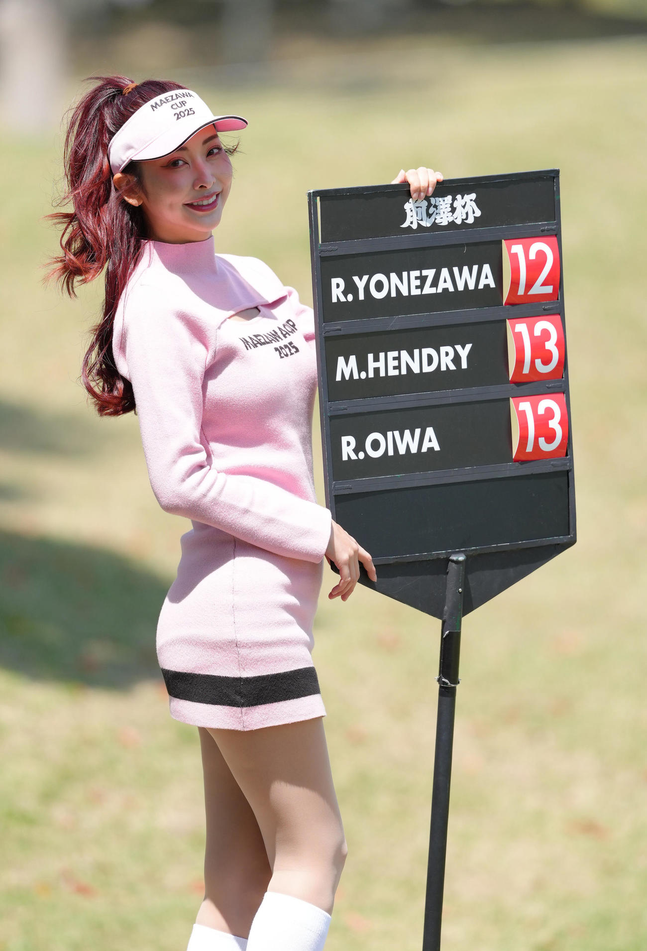 大会を盛り上げるラウンドガール（撮影・足立雅史）