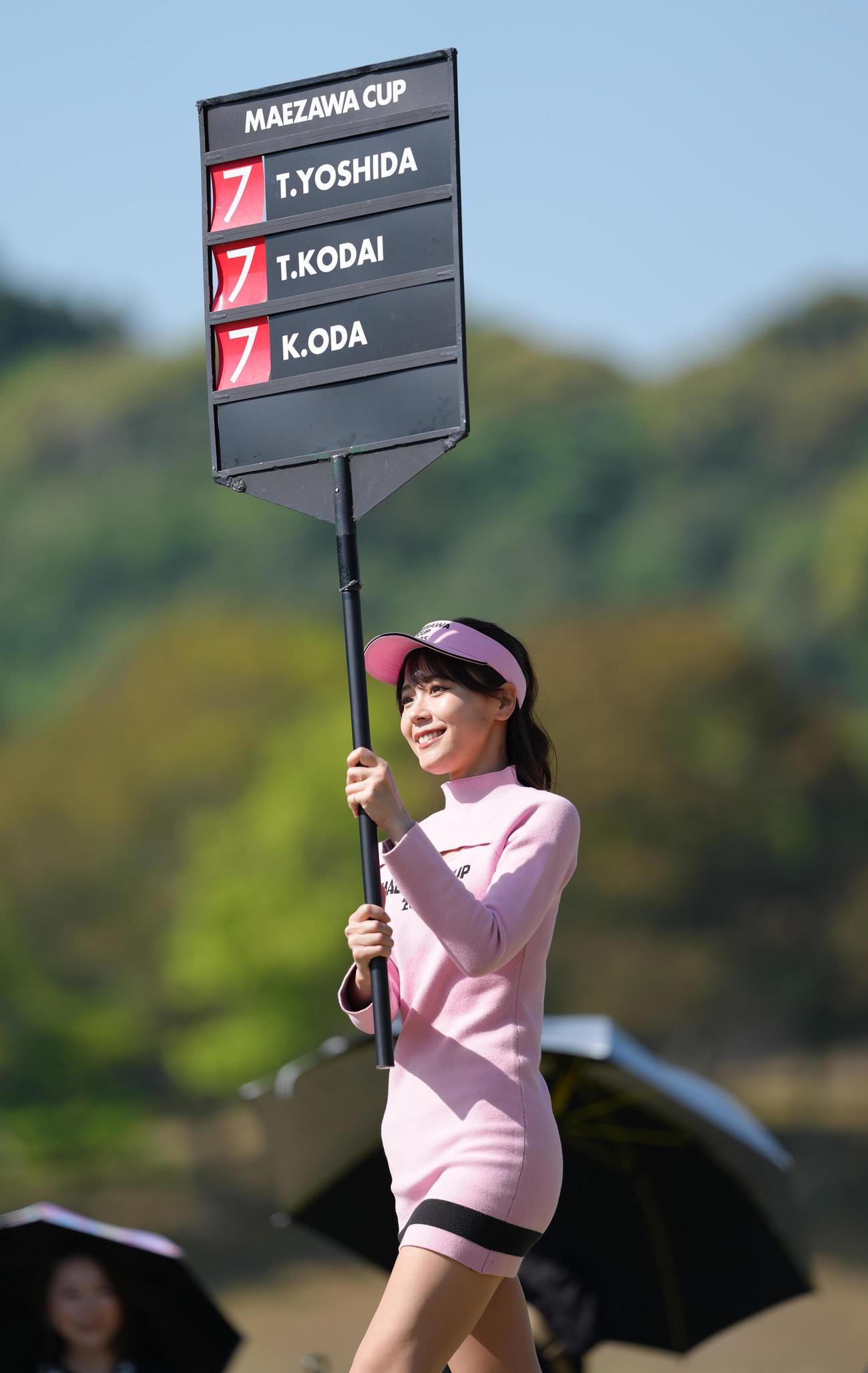 大会を盛り上げるラウンドガール（撮影・足立雅史）