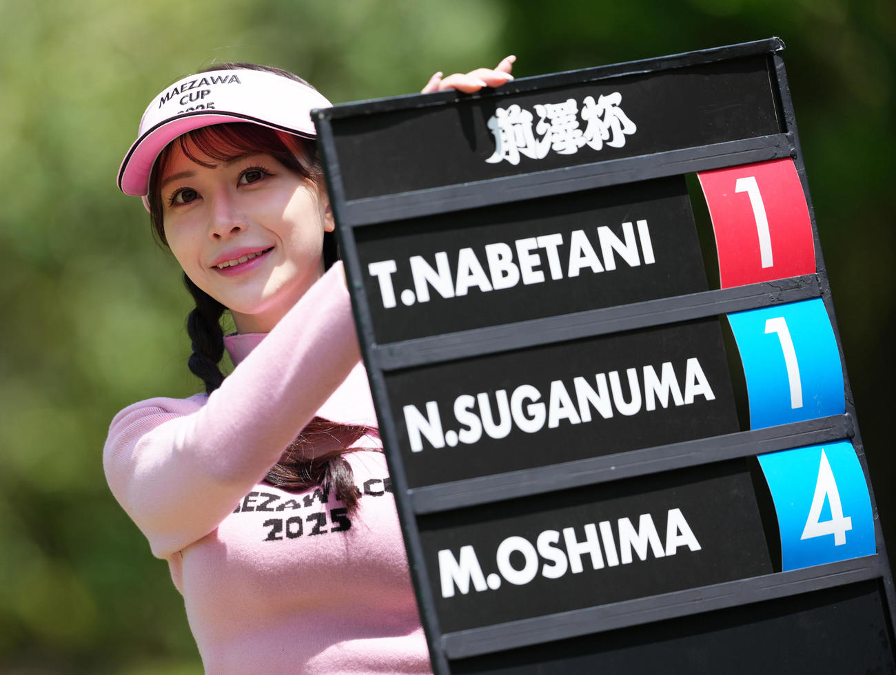 大会を盛り上げるラウンドガール（撮影・足立雅史）