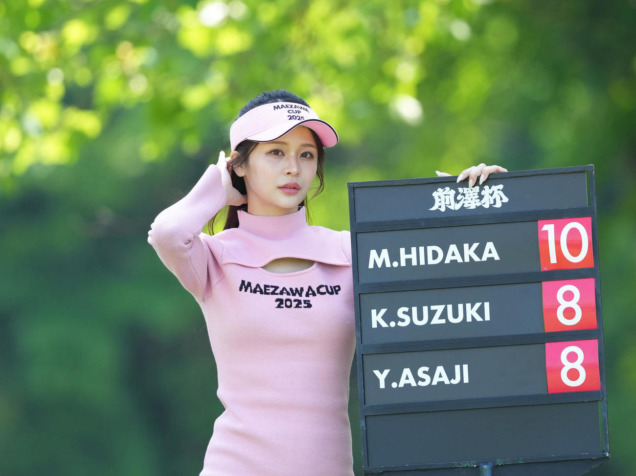 大会を盛り上げるラウンドガール（撮影・足立雅史）