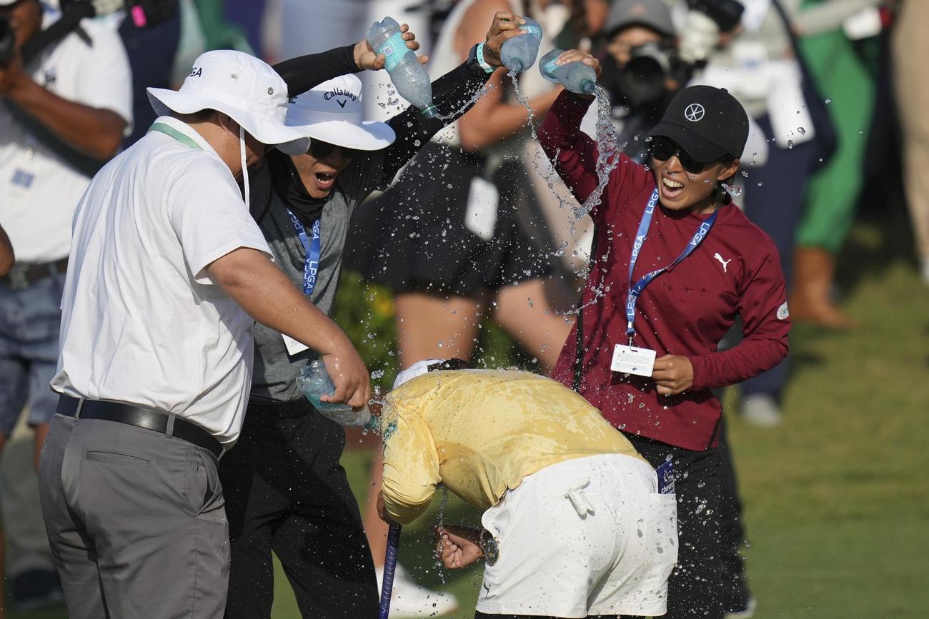 シェブロン選手権　プレーオフを制し喜ぶ西郷真央（AP）