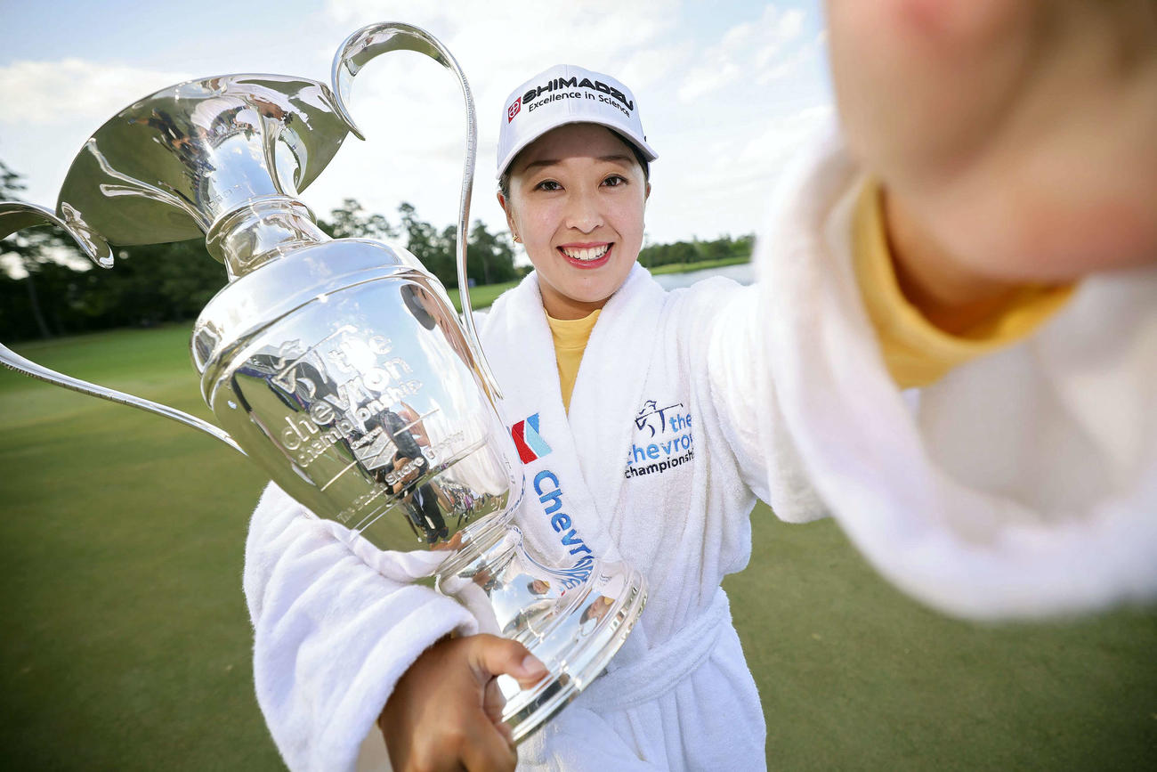最終ラウンド、プレーオフを制し、メジャー初優勝を果たした西郷（ゲッティ＝共同）