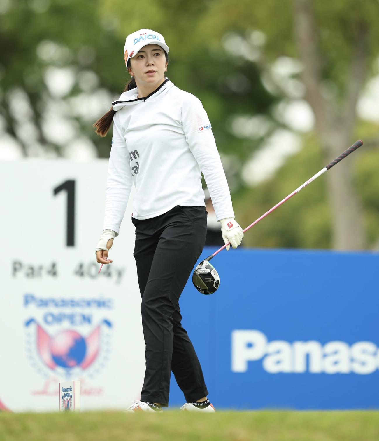 1番、ティーショットを放つ堀（撮影・河田真司）