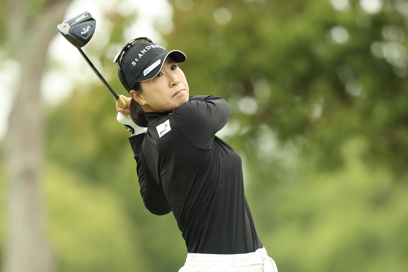 1番、ティーショットを放つ木戸（撮影・河田真司）