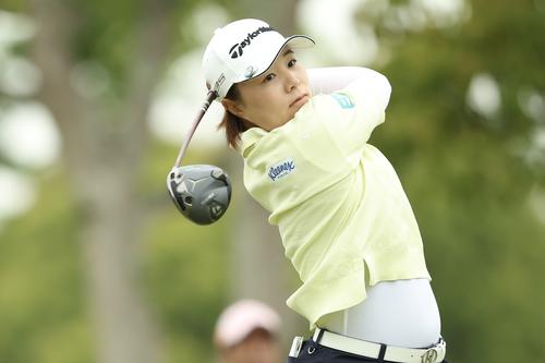 1番、ティーショットを放つ永峰（撮影・河田真司）