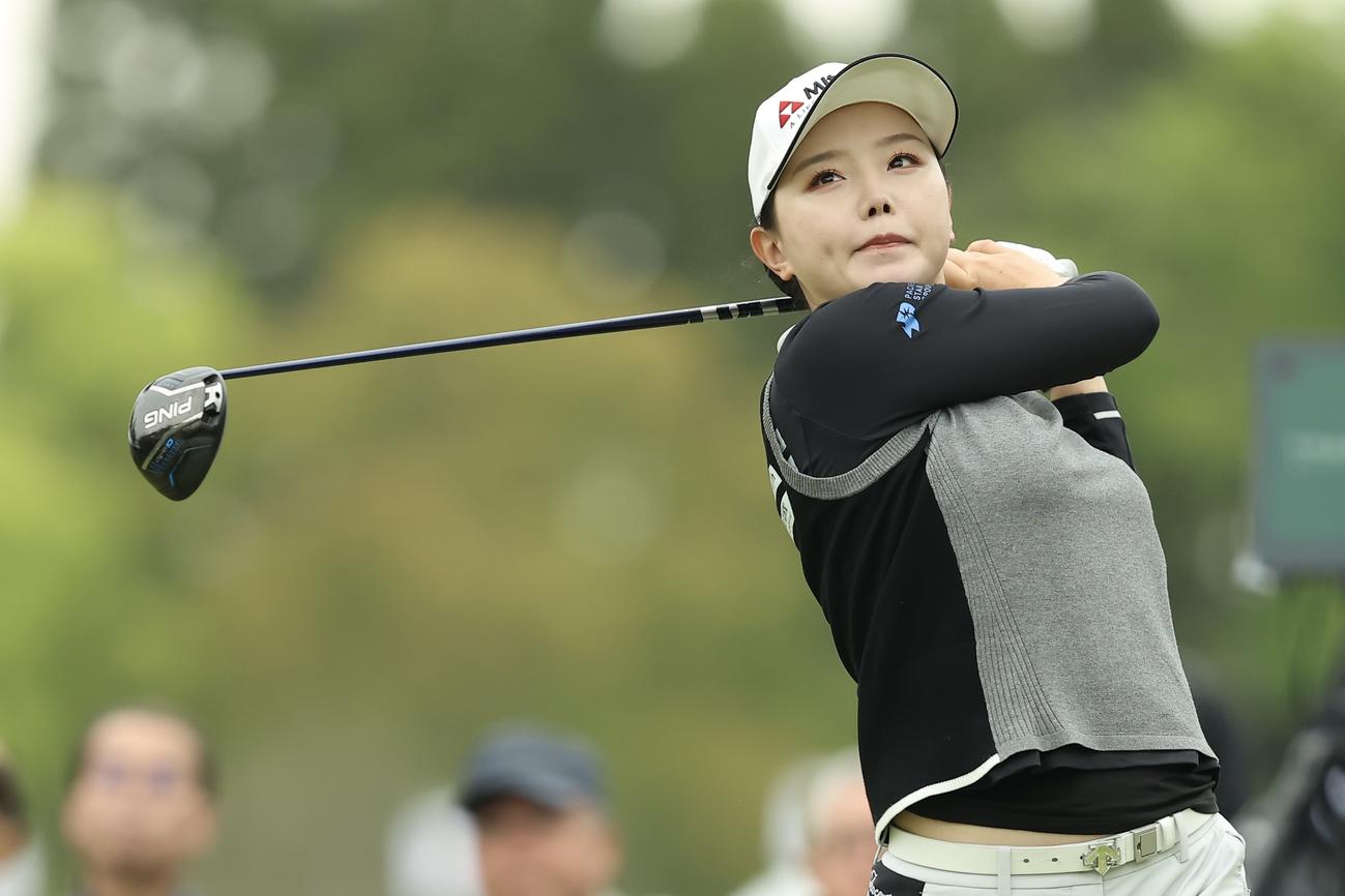 10番、ティーショットを放つセキ・ユウティン（撮影・河田真司）