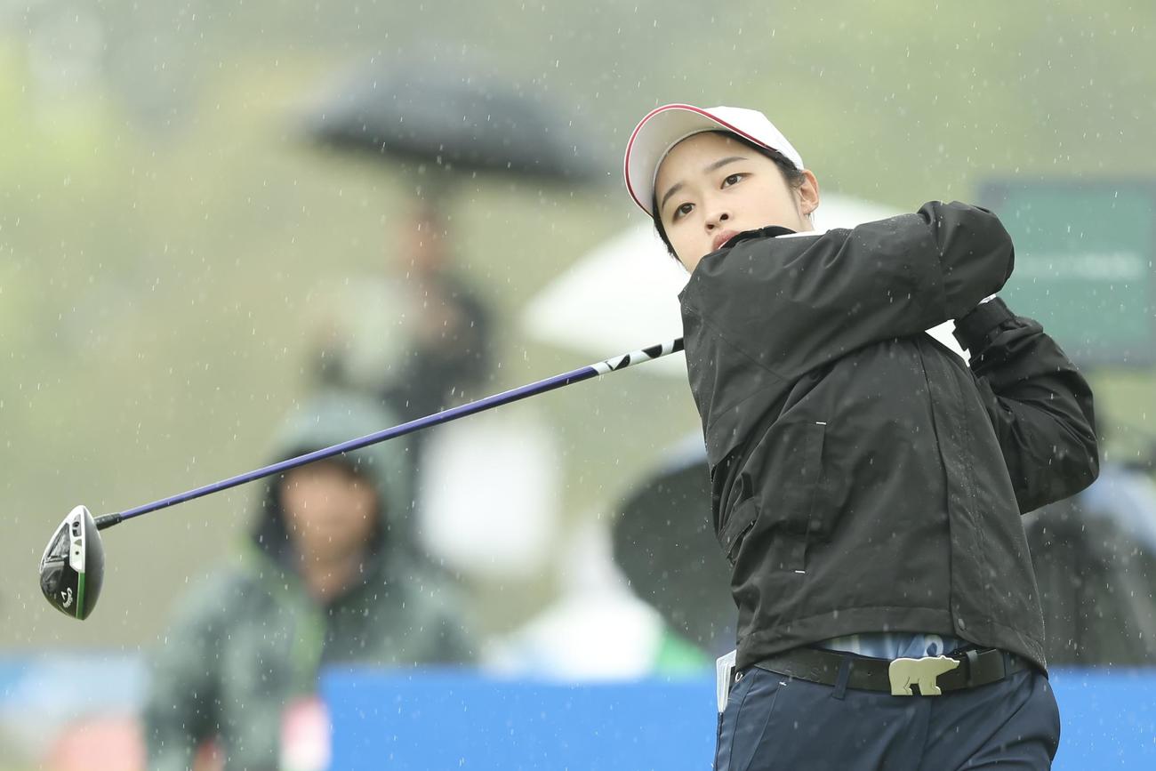 10番、ティーショットを放つウー・チャイェン（撮影・河田真司）