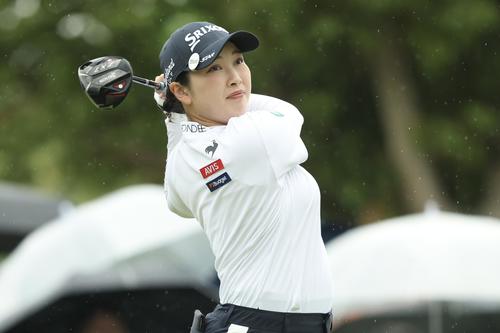 1番、ティーショットを放つ小祝（撮影・河田真司）