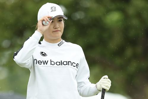 1番、ティーショットを放つ稲見（撮影・河田真司）