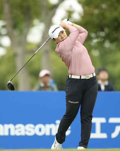 1番、ティーショットを放つ申ジエ（撮影・河田真司）