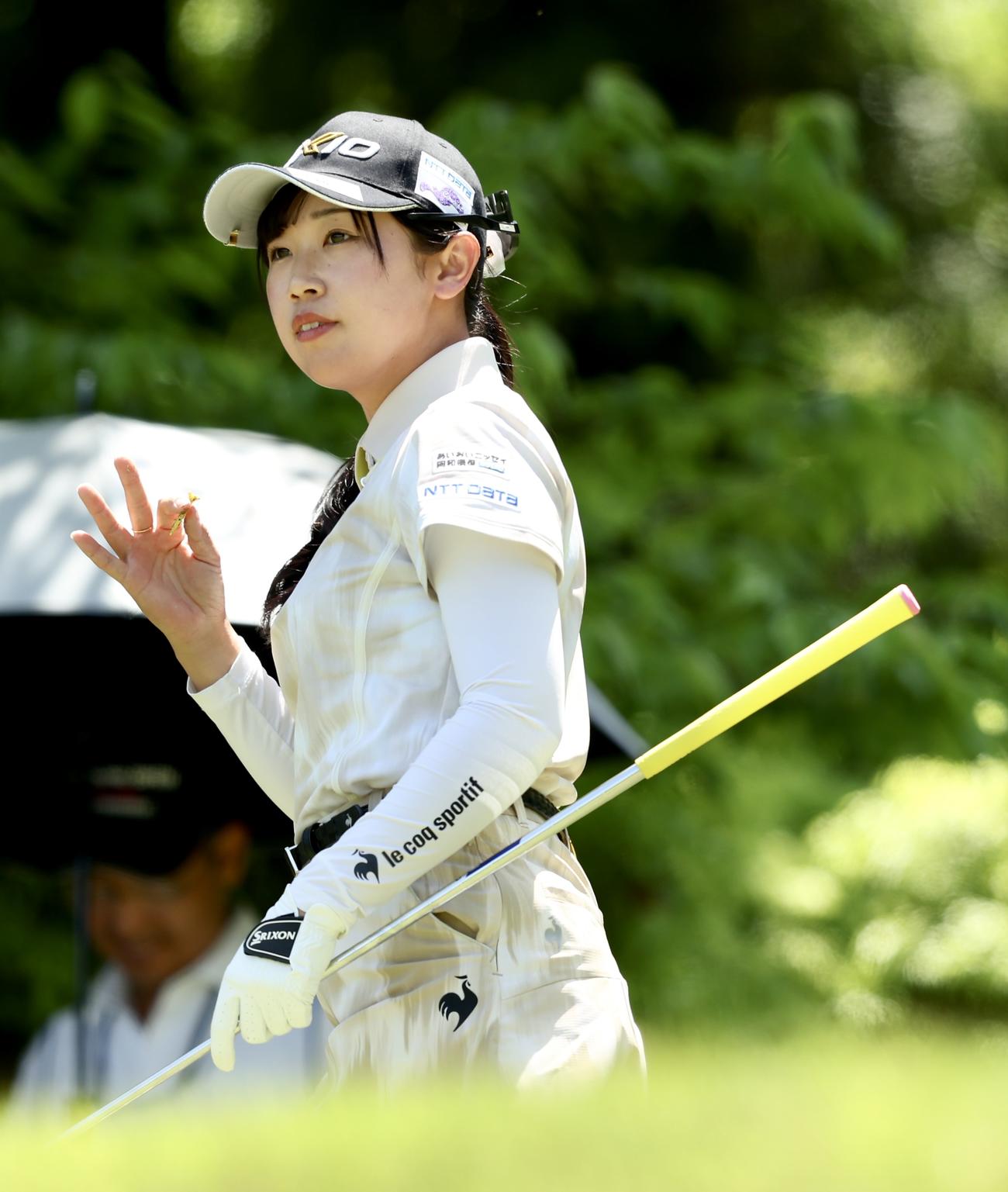 14番、ティーショットを放つ菅沼（撮影・河田真司）