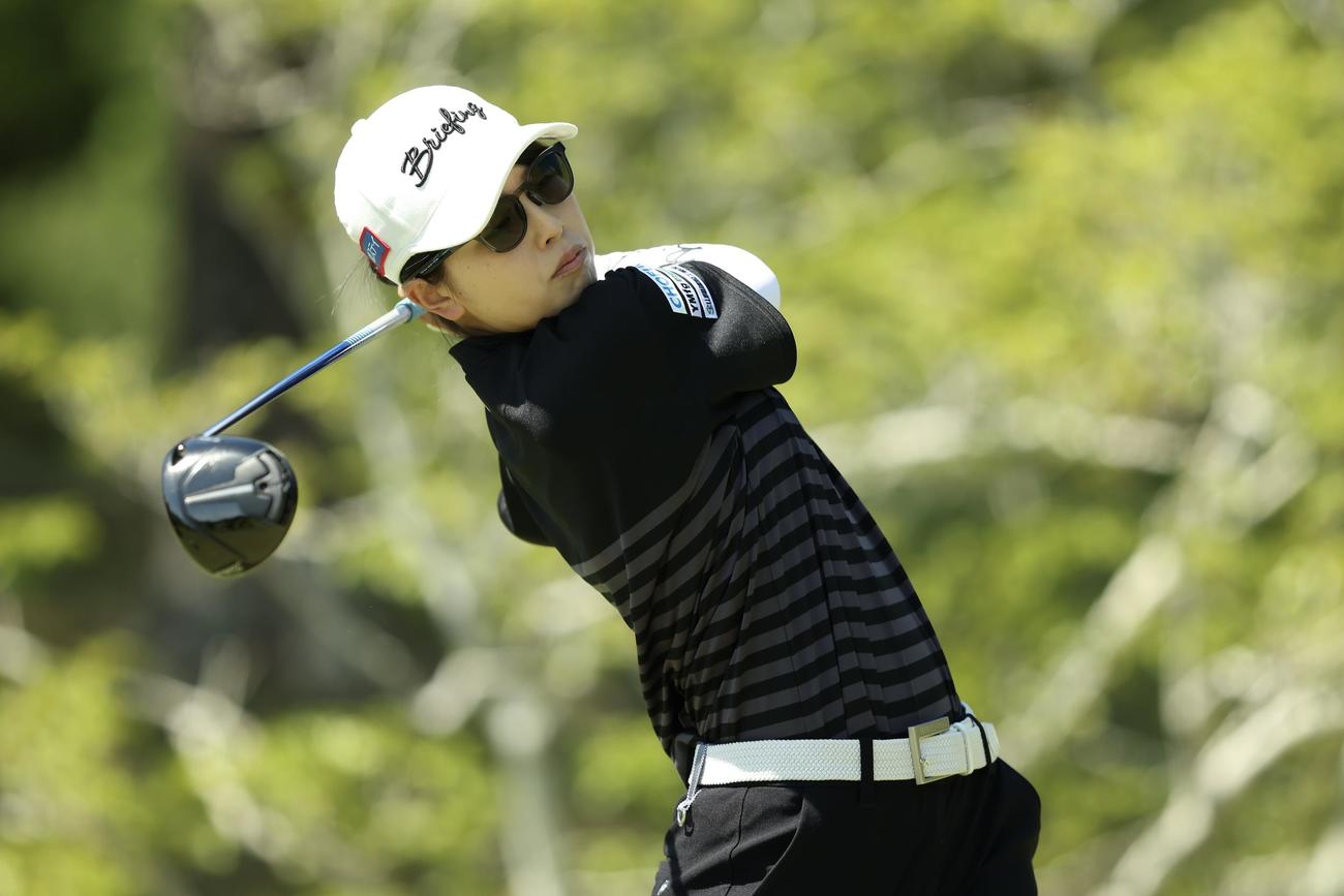 11番、ティーショットを放つ木下（撮影・河田真司）