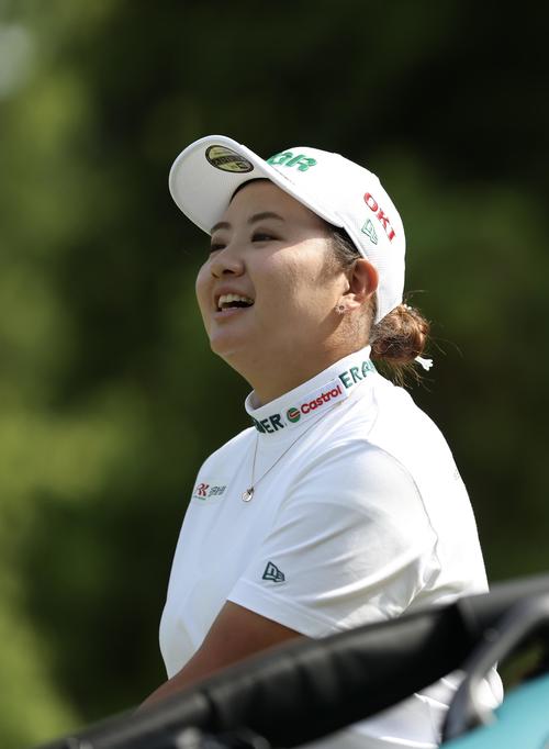 14番、笑顔で移動する小林（撮影・河田真司）