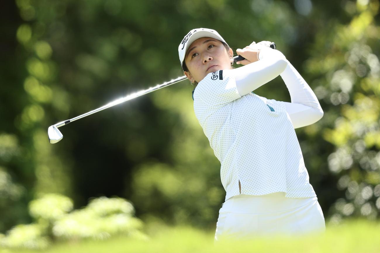 14番、ティーショットを放つ肥後（撮影・河田真司）