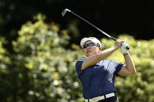 14番、ティーショットを放つ申ジエ（撮影・河田真司）