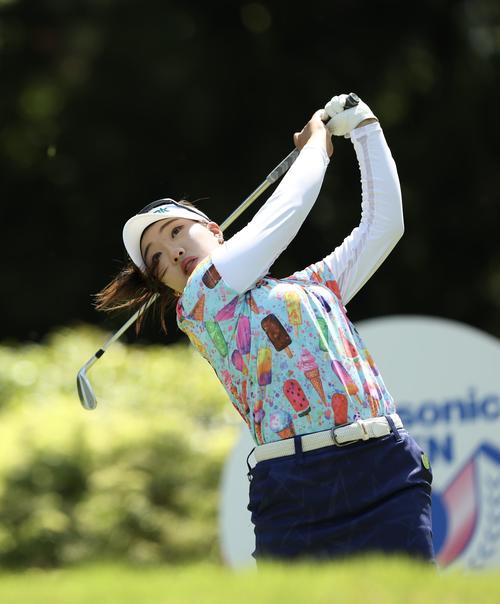 14番、ティーショットを放つイ・ヒョソン（撮影・河田真司）