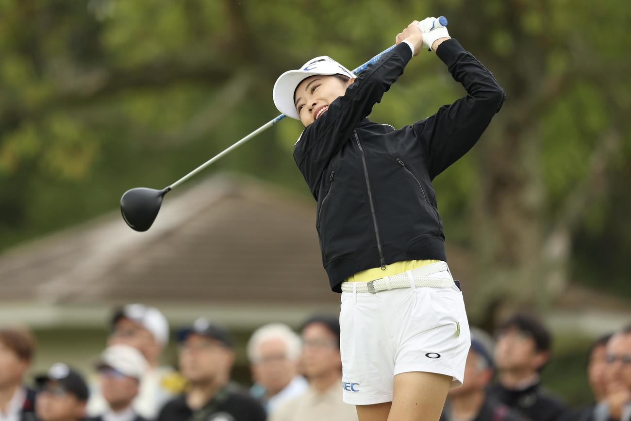 2番、ティーショットを放つ安田（撮影・河田真司）
