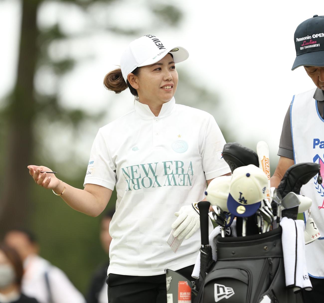 2番、笑顔を見せる山城（撮影・河田真司）