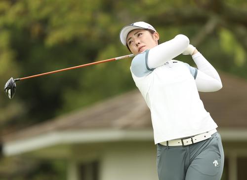 2番、ティーショットを放つ渡辺（撮影・河田真司）