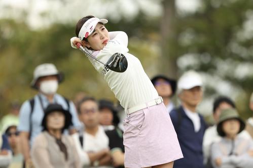 2番、ティーショットを放つ蛭田（撮影・河田真司）