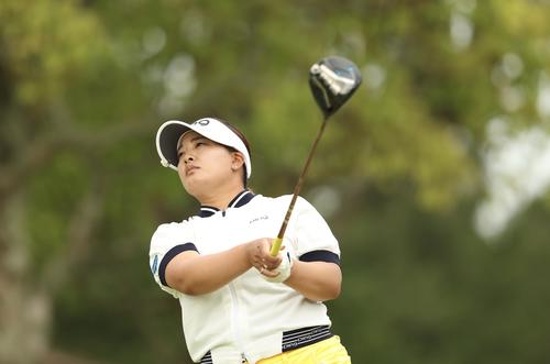 2番、ティーショットを放つ鈴木（撮影・河田真司）