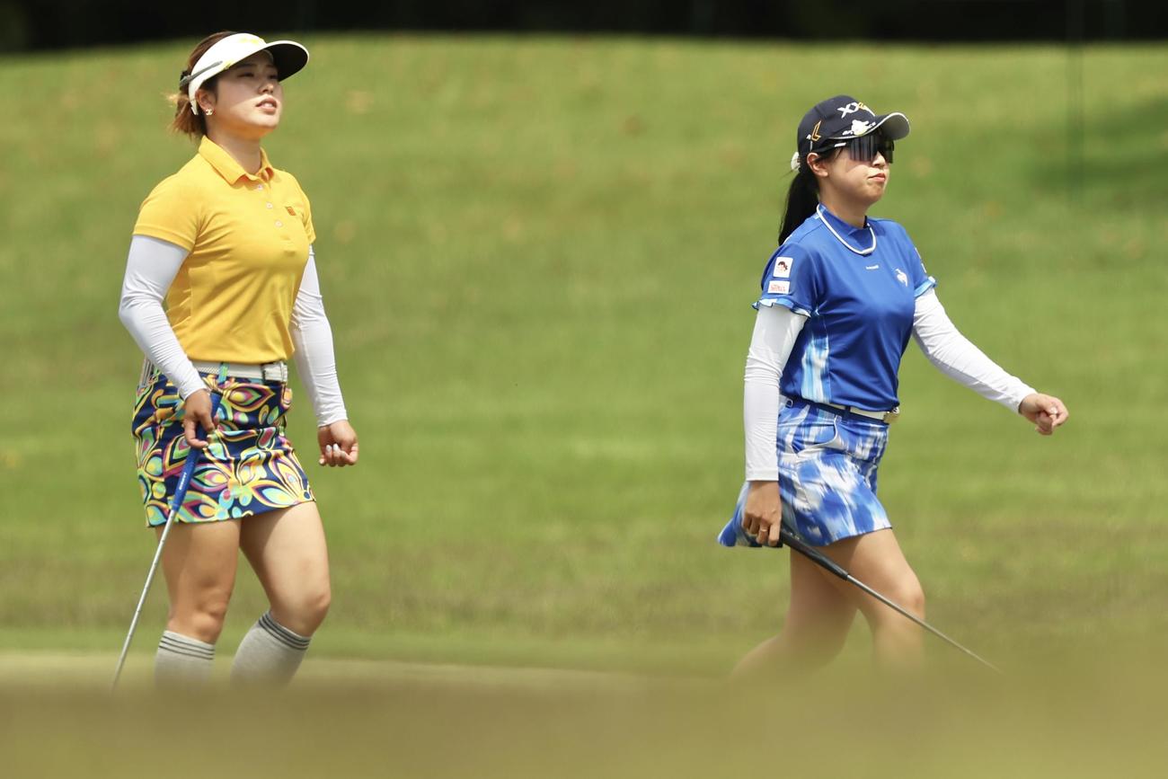 15番、移動する菅沼（右）と仲村（撮影・河田真司）