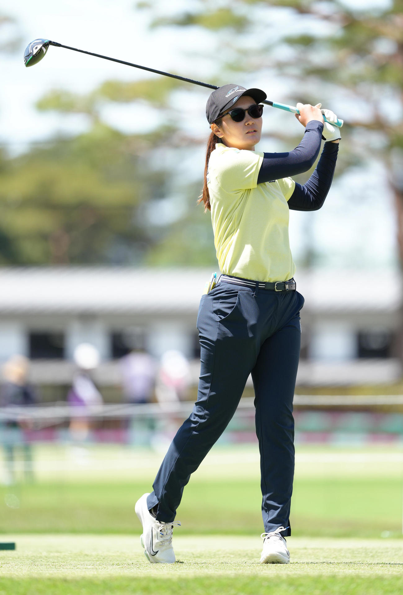 プロアマ戦でティーショットを放つ神谷（撮影・足立雅史）