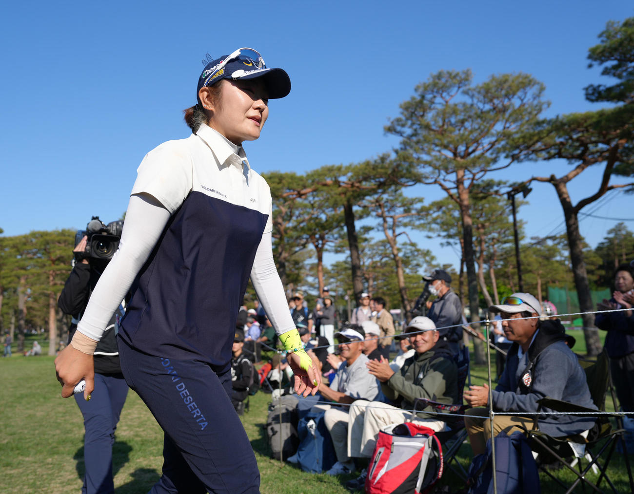 6アンダーでホールアウトした藤田さ（撮影・足立雅史）