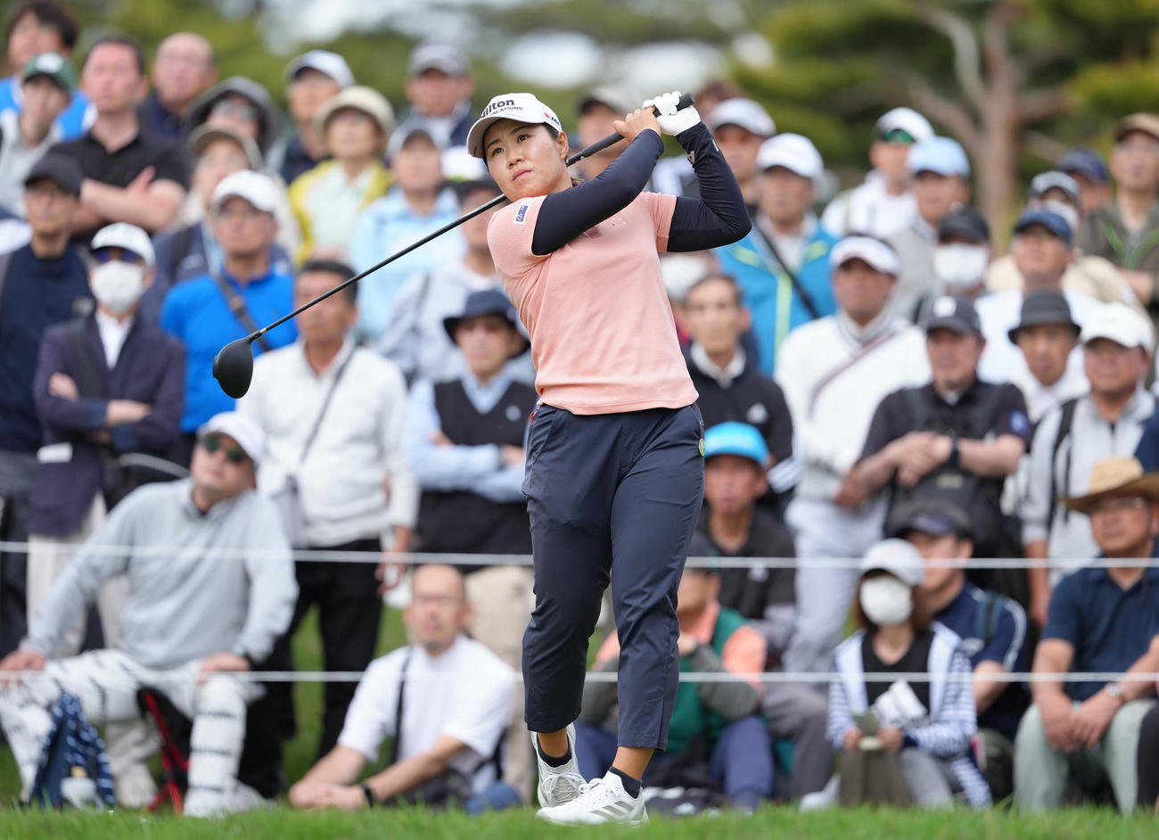 9番、ティーショットを放つ畑岡（撮影・足立雅史）