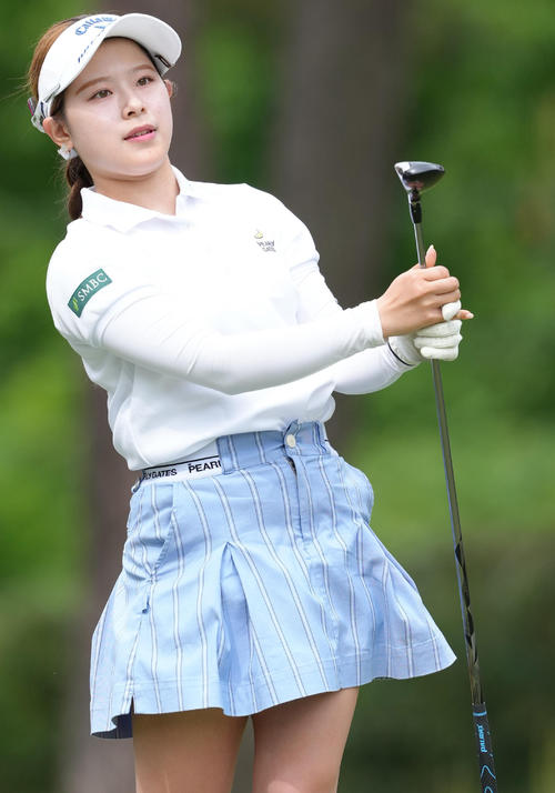 caddy talk mini キャディトークミニ　笹原優美　吉田優利　サイン付 かわちぃー」吉田優利の妹、吉田鈴が水色ミニスカ美脚＆新キャディー