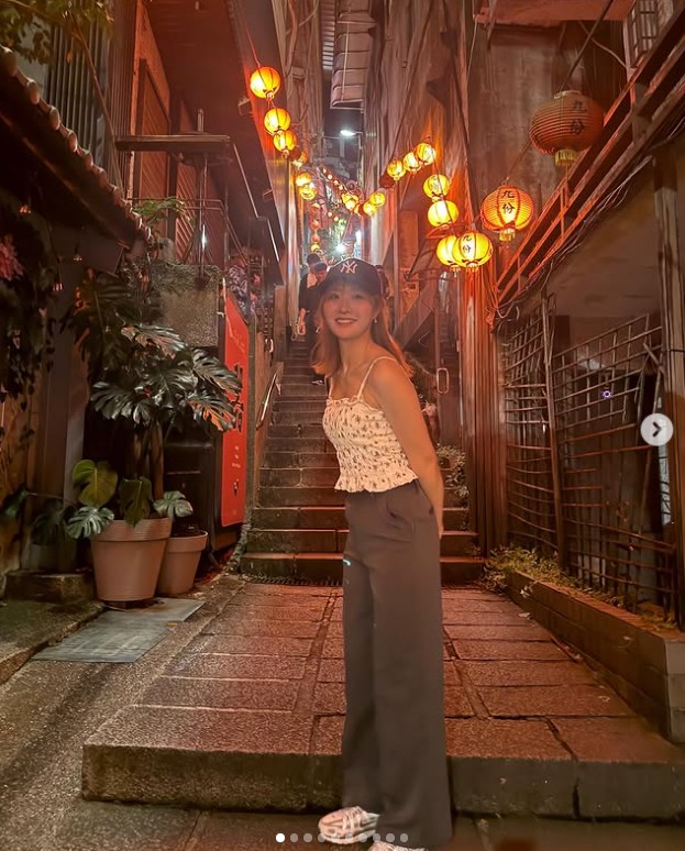 台湾でのヤンキース帽子にキャミソール姿の写真をインスタグラムにアップした都玲華