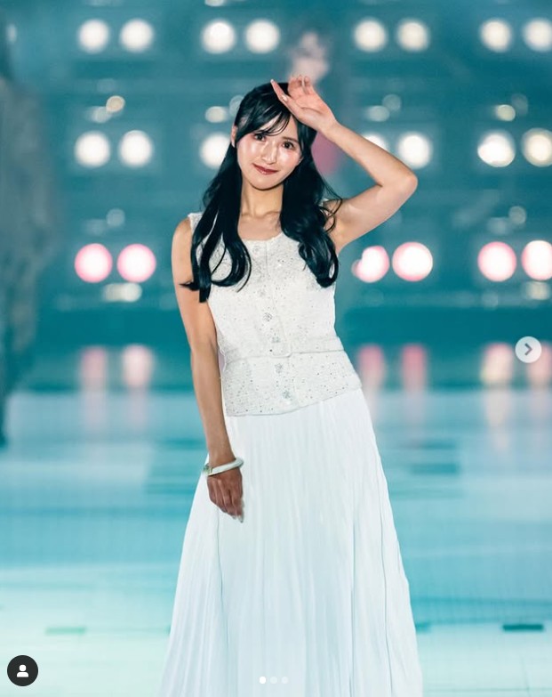 ３月の関西コレクションに出演した臼井麗香（臼井麗香のインスタグラムから）