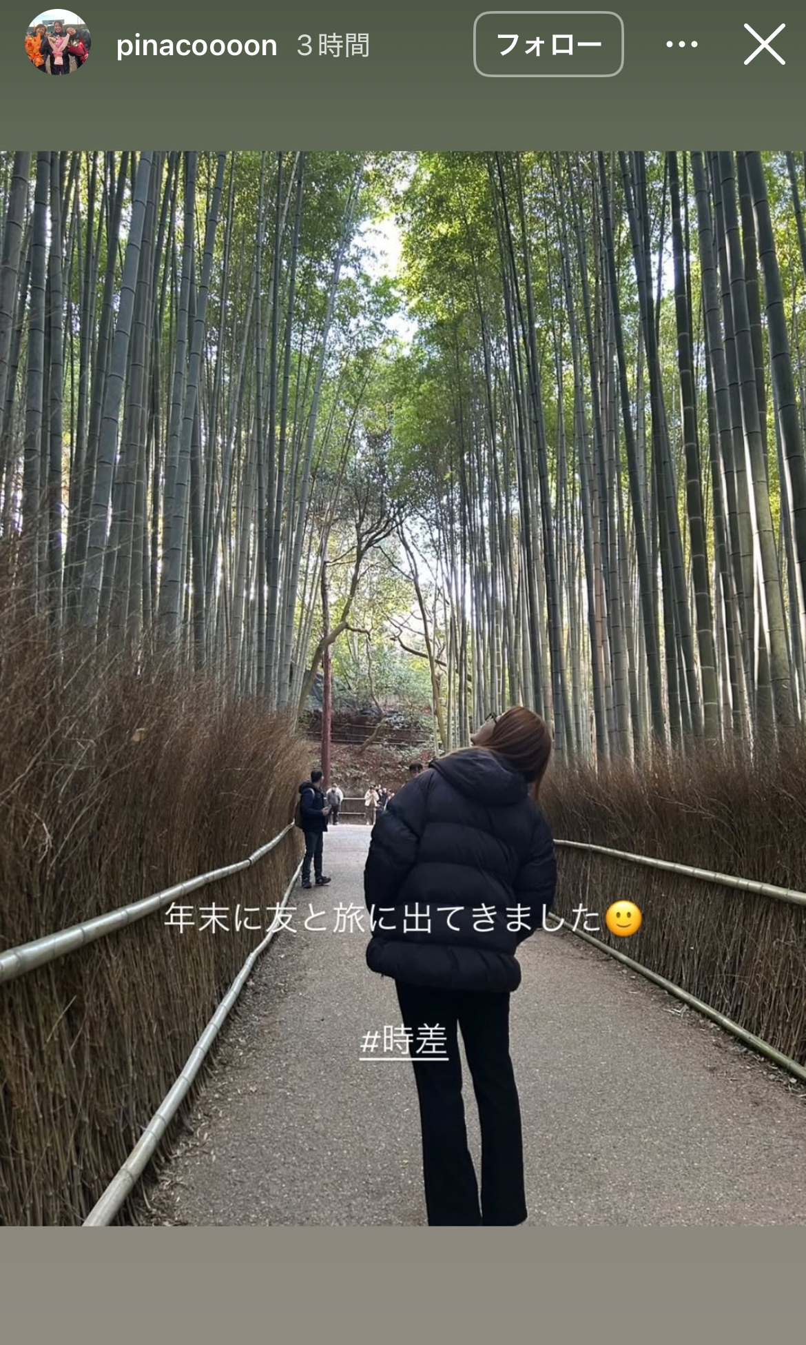 メガネ姿で竹林に囲まれた渋野日向子（インスタグラムから）