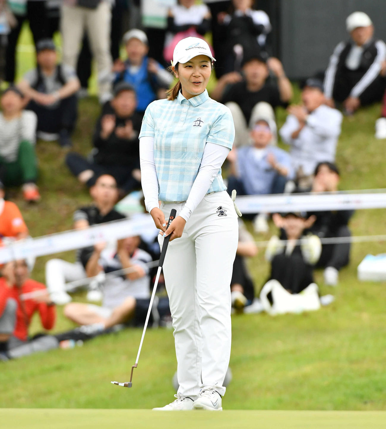 18番、逆転優勝となるイーグルパットが決まり、驚きの表情を見せる神谷（撮影・岩下翔太）