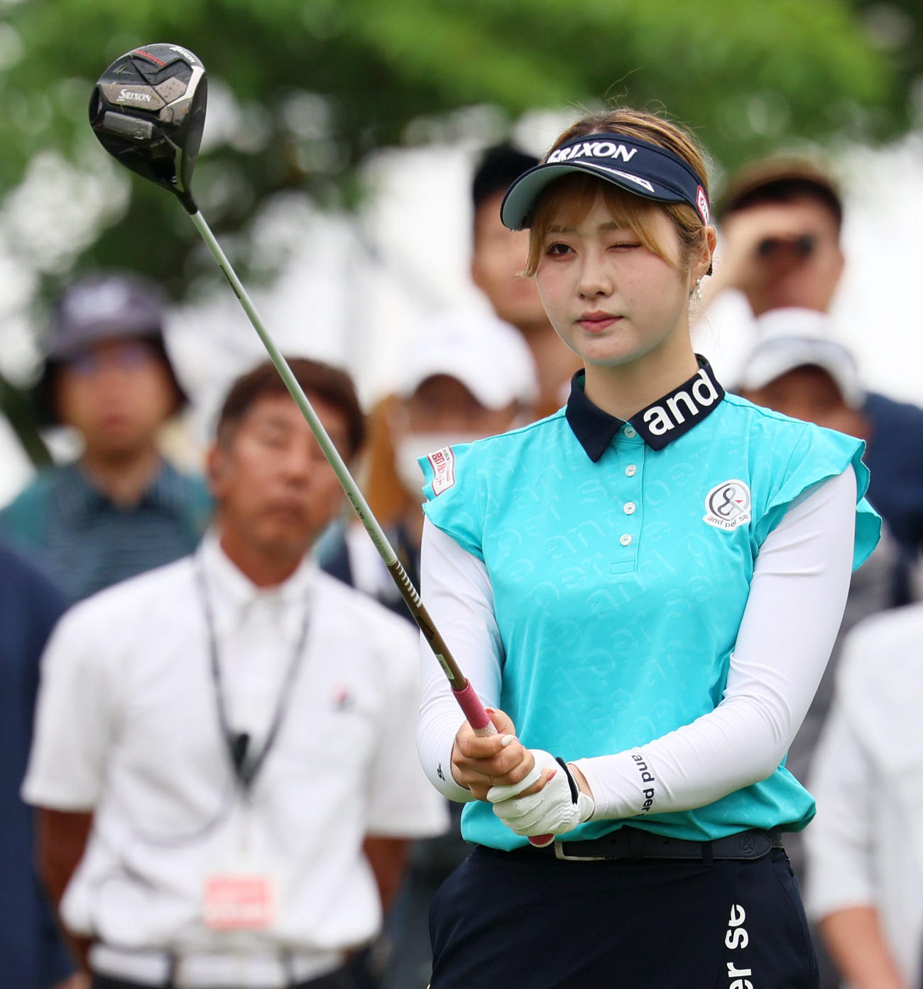 ブリヂストンレディース第3日　10番、ティーショットの狙いを定める都玲華（撮影・加藤哉）