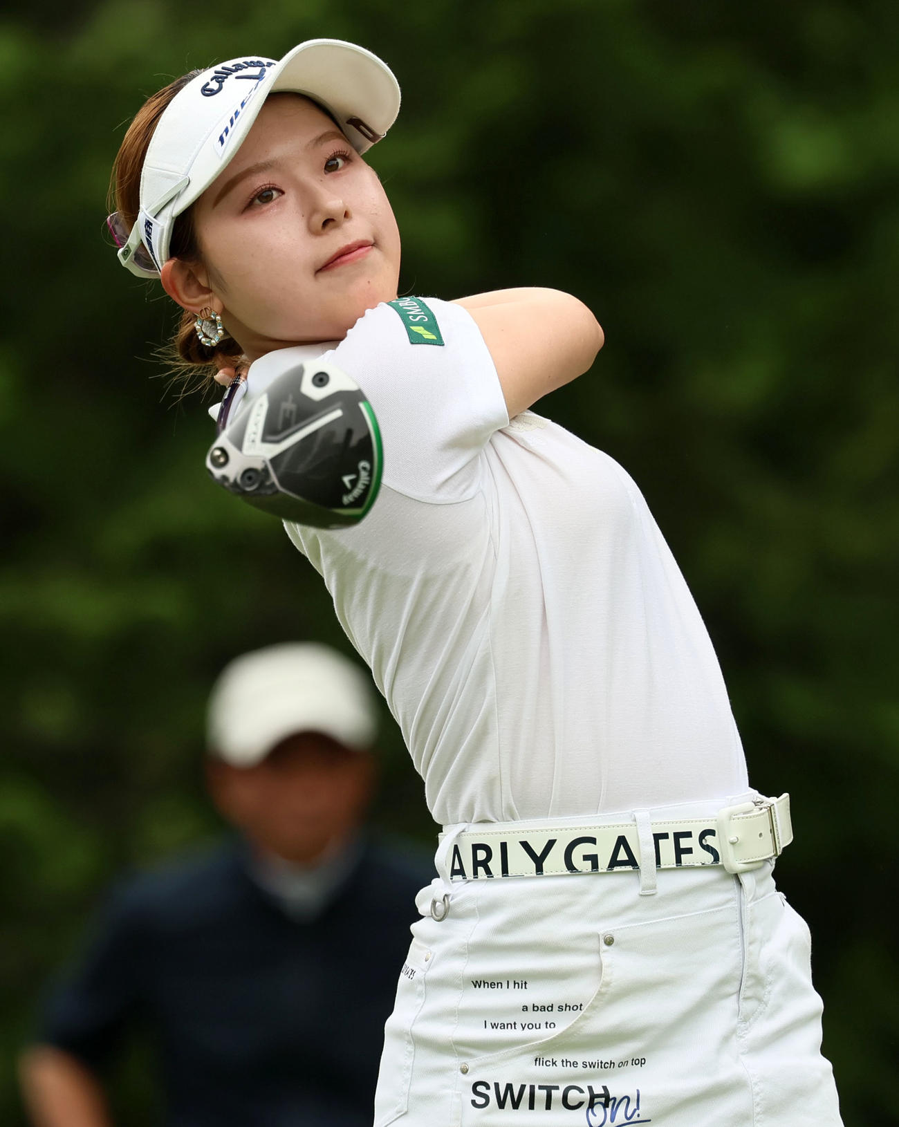 ブリヂストンレディース第3日　9番、ティーショットを放つ吉田鈴（撮影・加藤哉）
