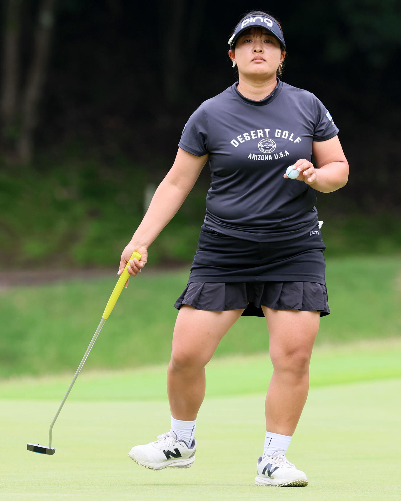 ブリヂストンレディース第3日　9番、バーディーパットを決めた鈴木愛（撮影・加藤哉）