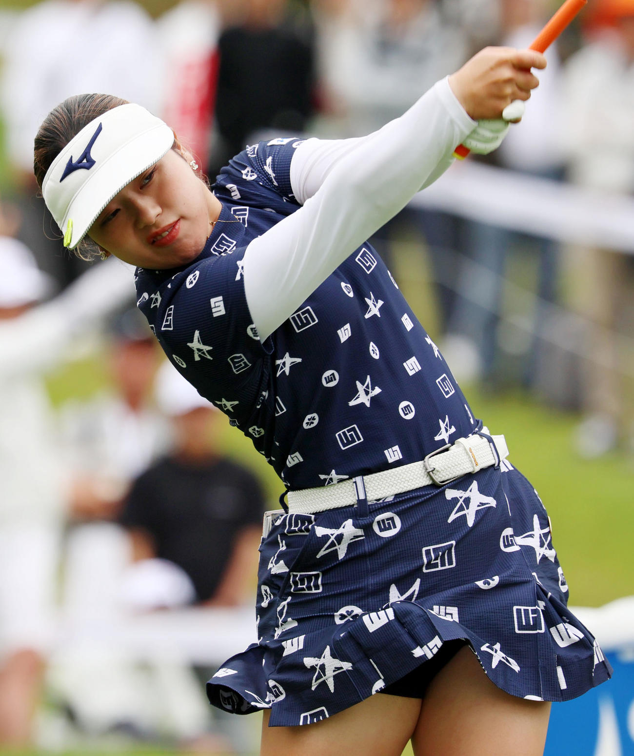 ブリヂストンレディース第3日　1番、ティーショットを放つ仲村果乃（撮影・加藤哉）