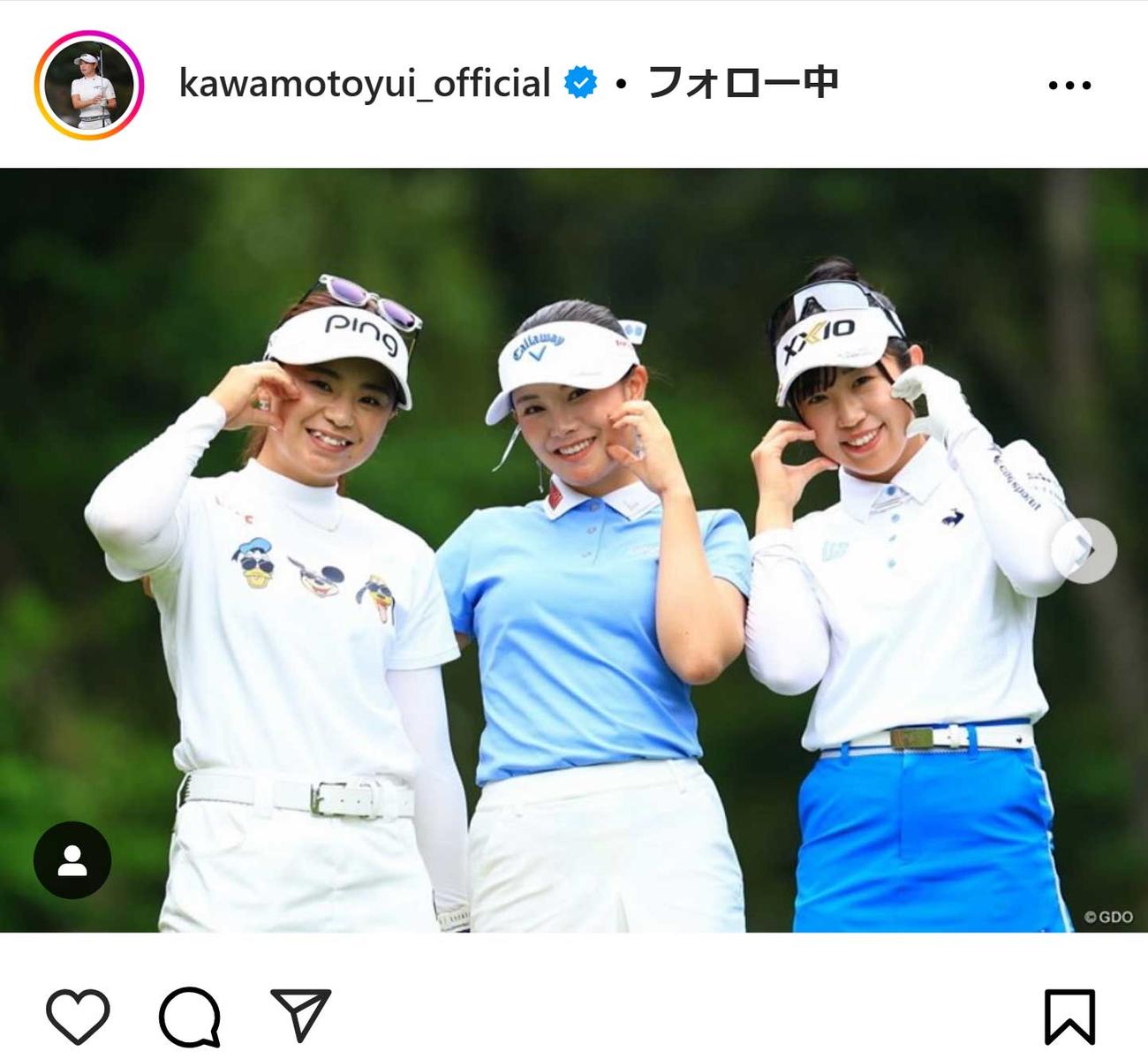「頭から足先までこだわって着こなしていきます」という河本結（インスタグラムから）
