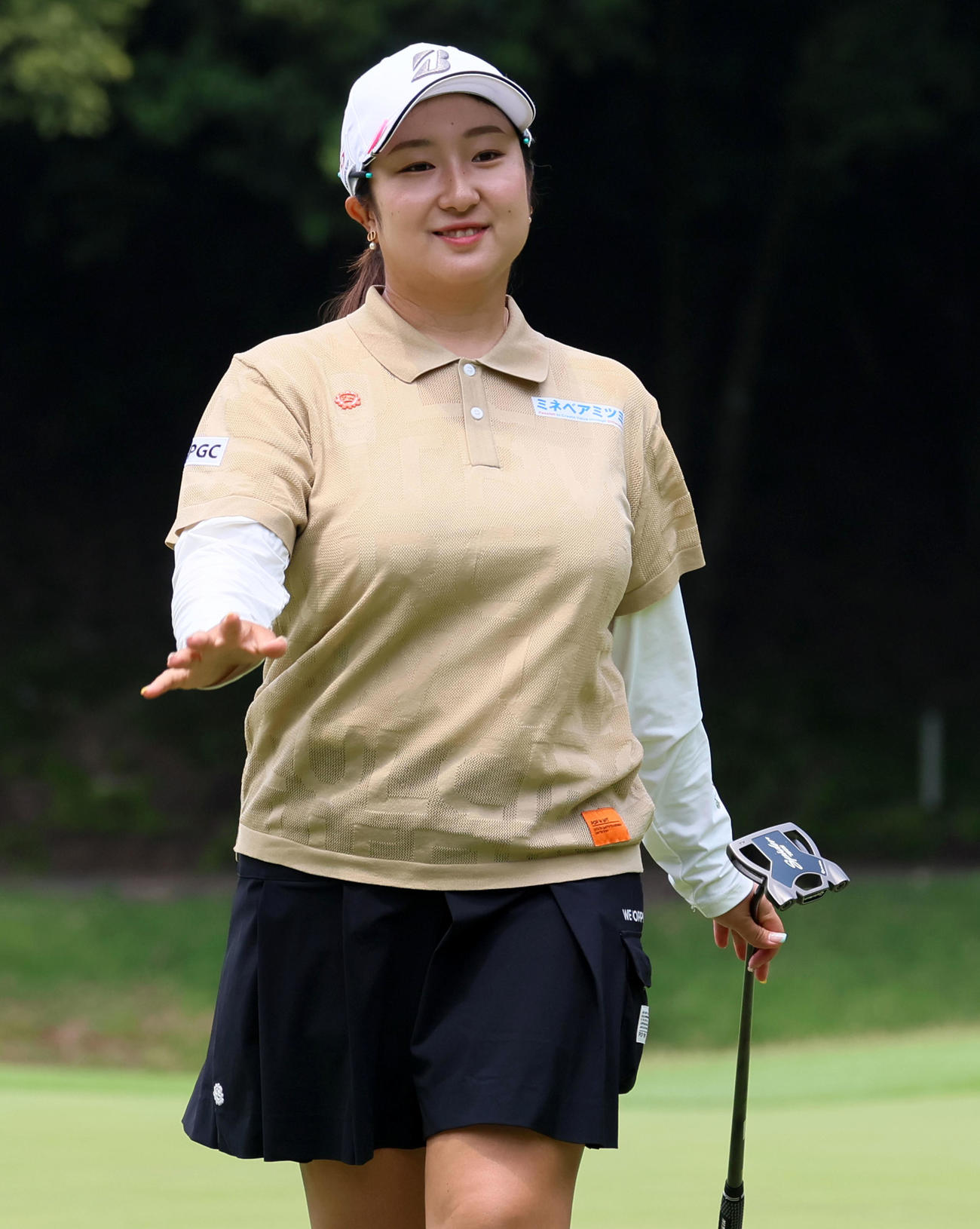 9番、グリーン上を移動する阿部未悠（撮影・加藤哉）