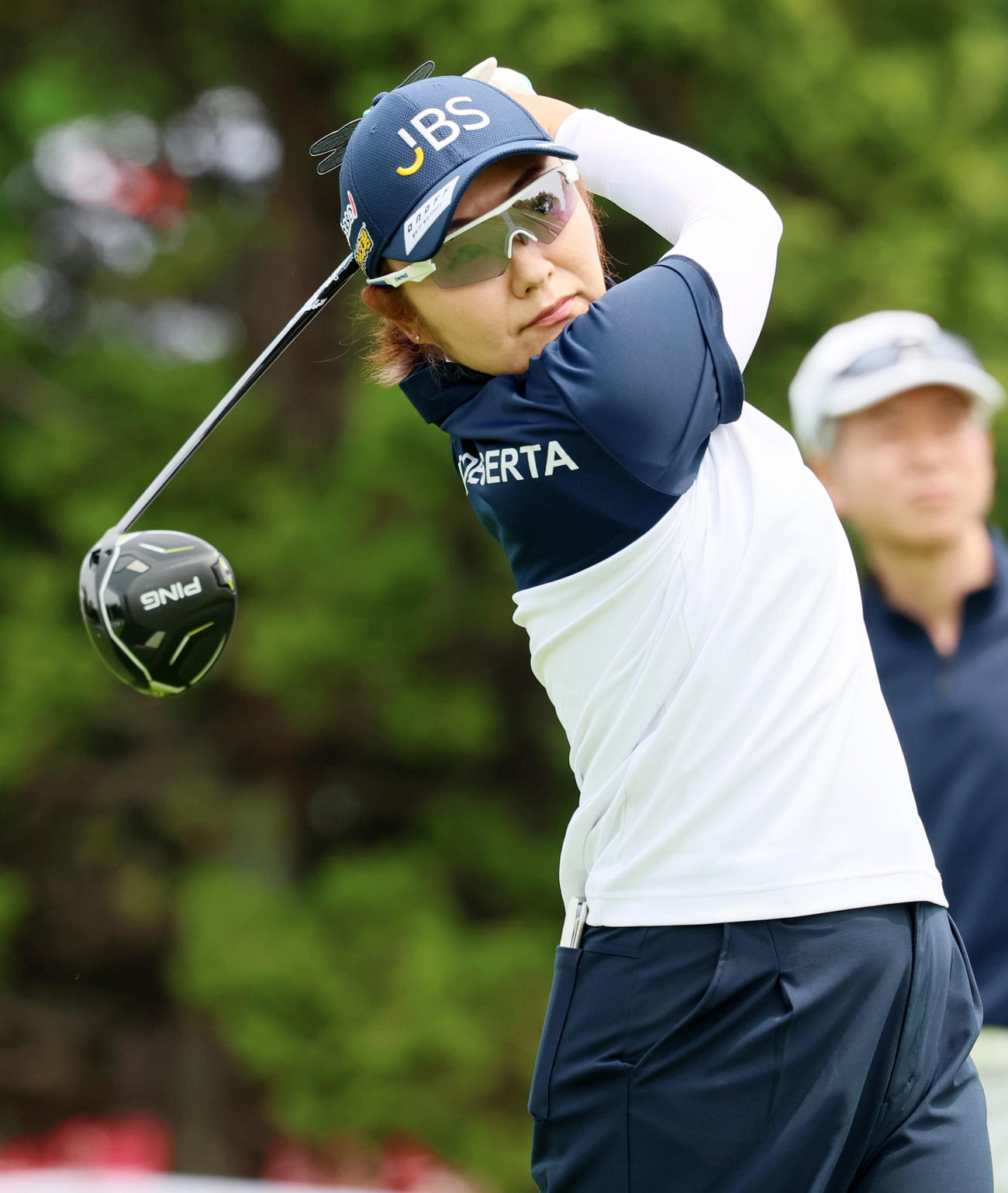 プロアマ戦に参加し10番ティーショットを放つ藤田さいき（撮影・加藤哉）