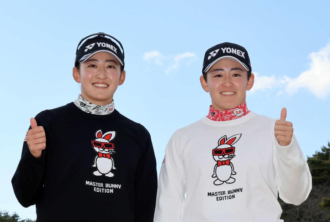 岩井千怜（左）と岩井明愛（2025年3月20日撮影）