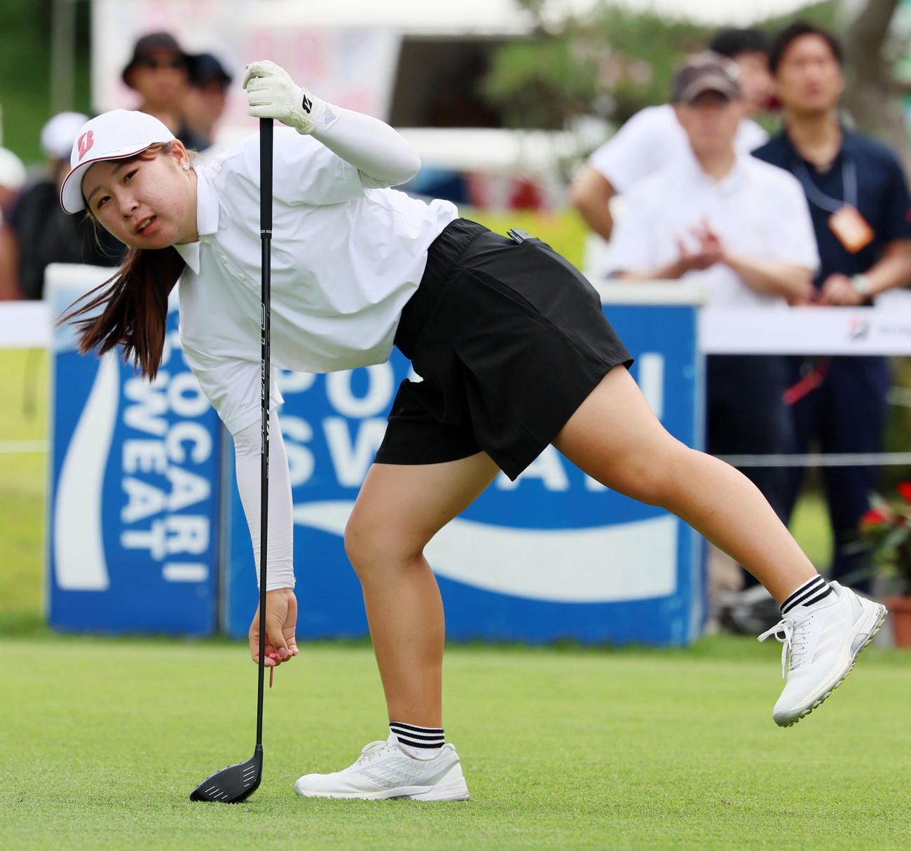 10番、ティーショットを放った荒木優奈（撮影・加藤哉）