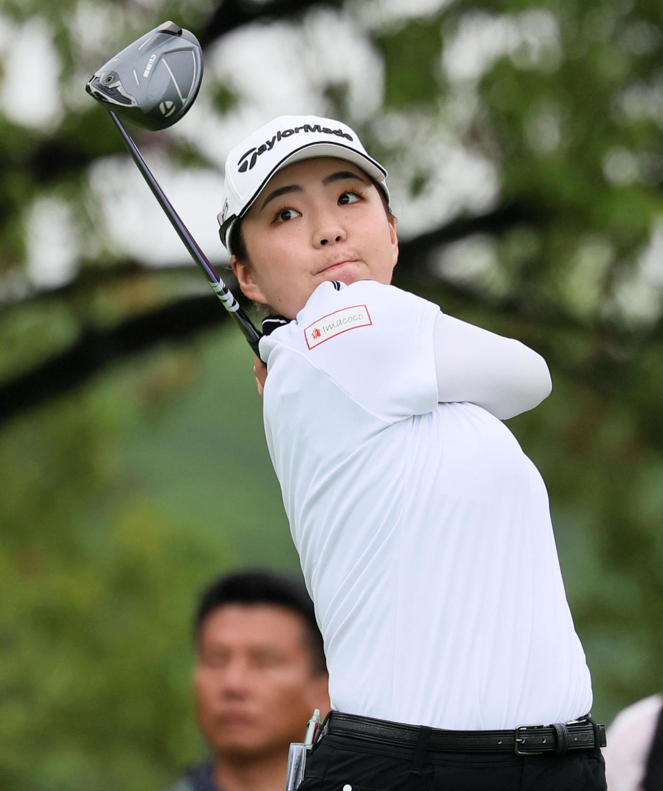 ブリヂストンレディース第2日　11番、ティーショットを放つ山内日菜子（撮影・加藤哉）